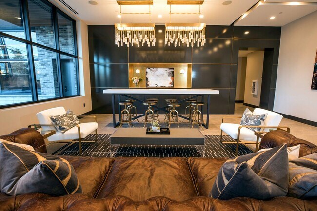 Foto del edificio - Downtown Luxury Condo Available Furnished or Unfurnished, with Parking