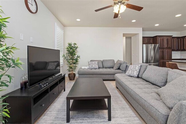 Foto del edificio - 6814 E Riverside Dr