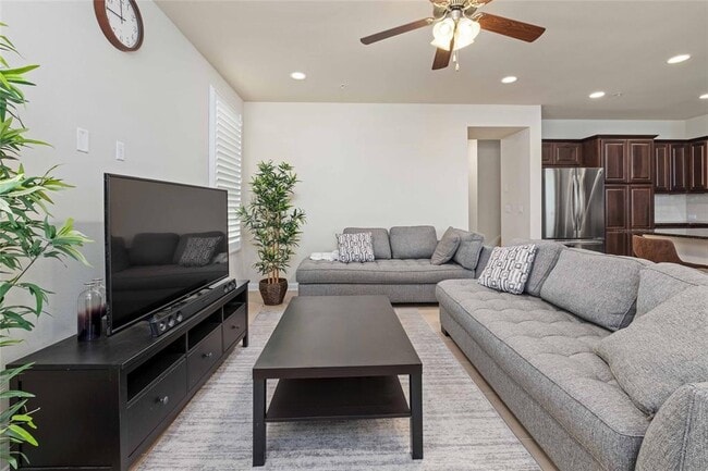 Building Photo - 6814 E Riverside Dr