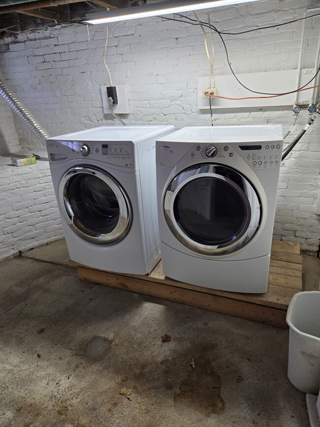 Onsite laundry - 629 Platt St