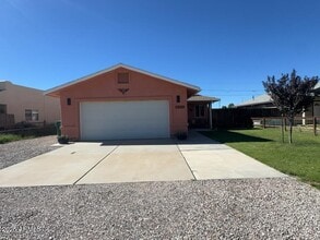 Building Photo - 10238 S Honeysuckle Dr