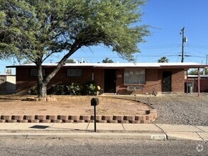 Building Photo - 4650 E Calle Aurora