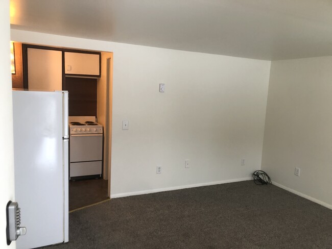 Unit #7 - living room - 2277 W Wing Rd