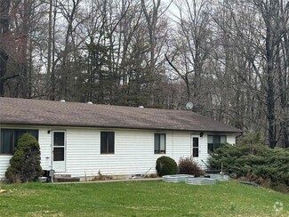 Building Photo - 44 Greencrest Rd