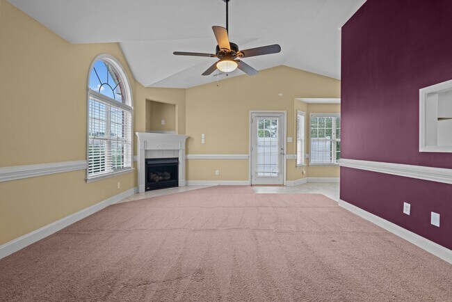 Building Photo - 2 bedroom 2 bathroom duplex in Lillington, NC