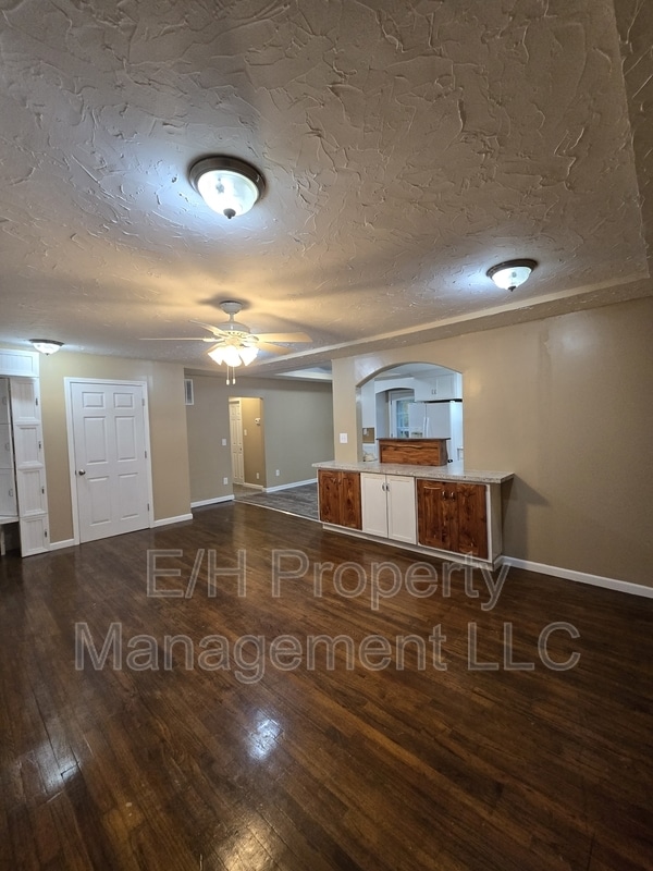 Building Photo - 635 N Andover Rd