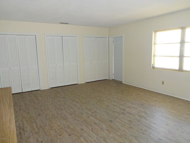 Building Photo - 520 White St