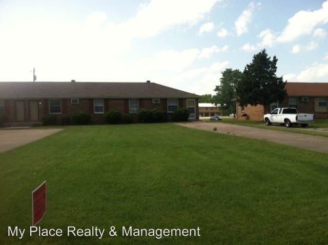 Foto del edificio - 2 br, 1 bath Apartment - 135 Airport Rd