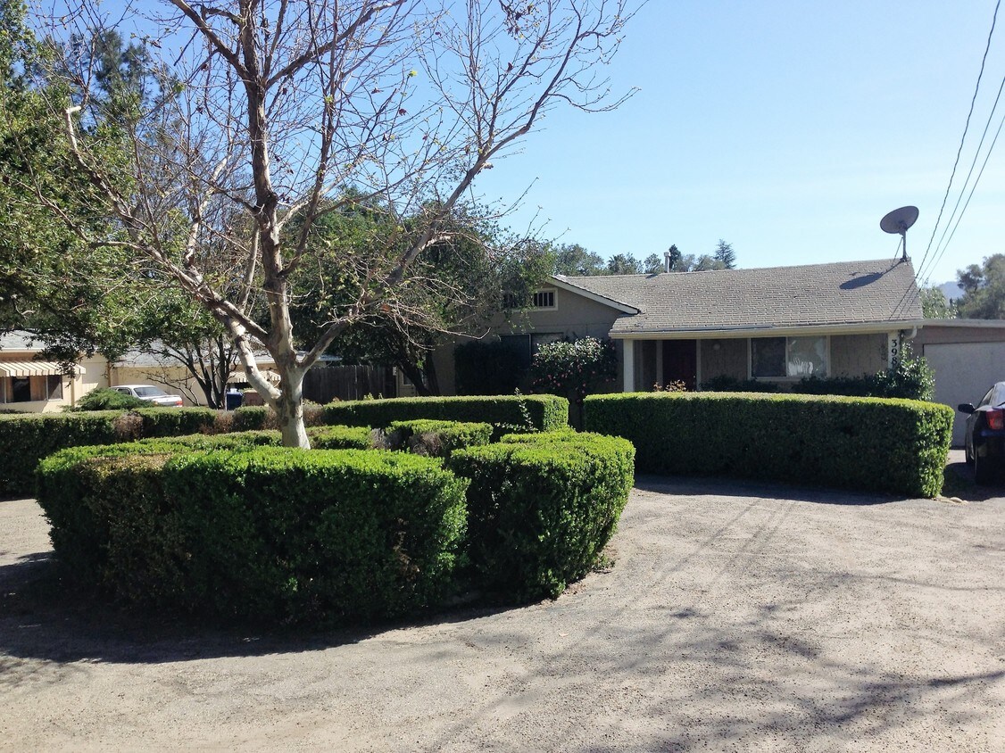 Front house 2Br 1car garage - 398 Mountain View St