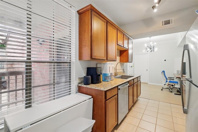 Foto del edificio - 2255 Braeswood Park Dr