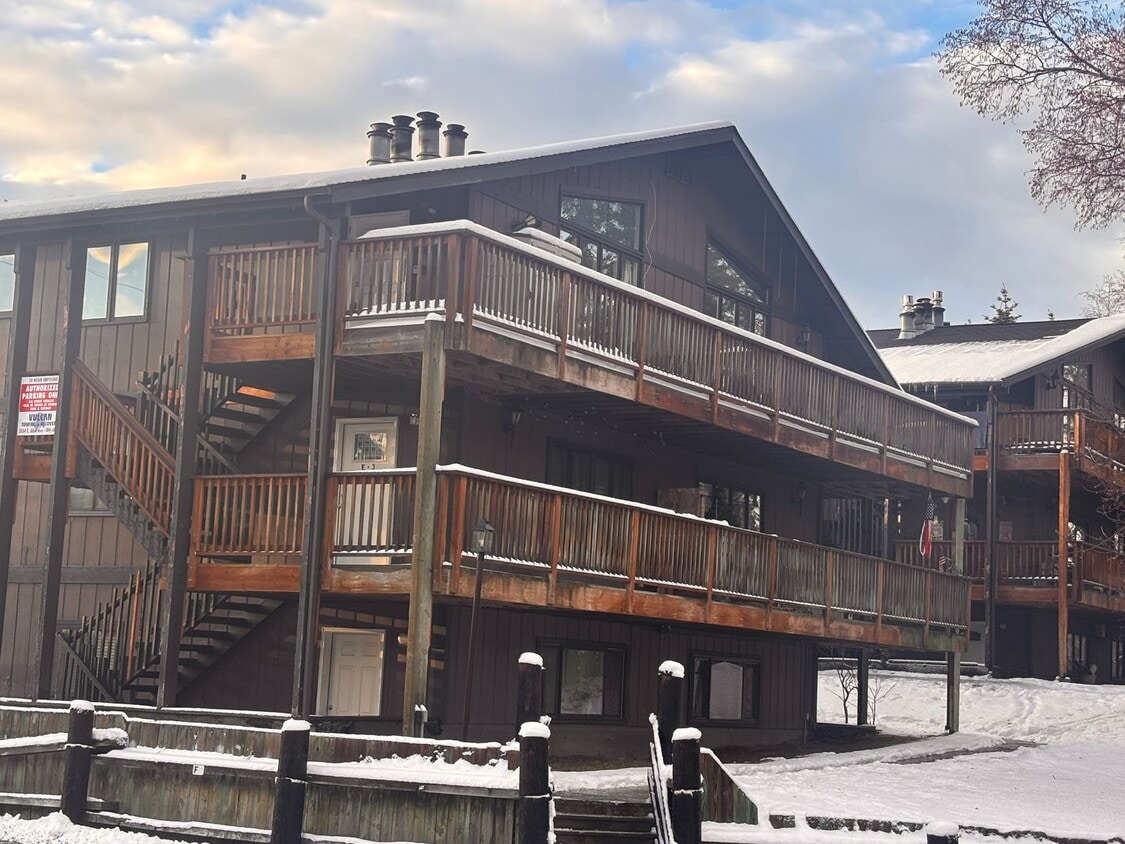 Foto principal - Two Bedroom East Anchorage Condo with Washer/Dryer Unit!