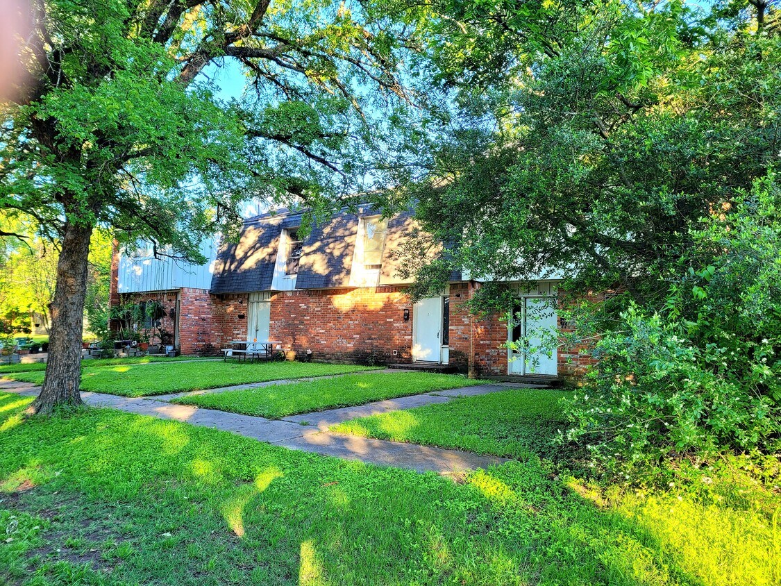 Primary Photo - 701 W Tyler St