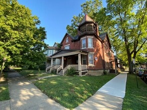 Building Photo - 160 W 9th Ave