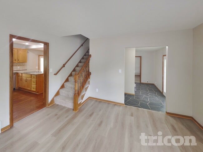 Building Photo - 3301 Skyview Dr