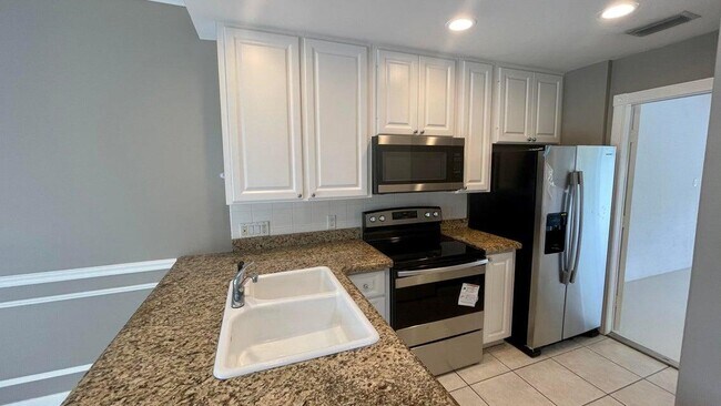 Foto del edificio - 2039 Tarpon Lake Way