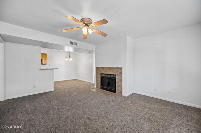 Foto del edificio - 5995 N 78th St