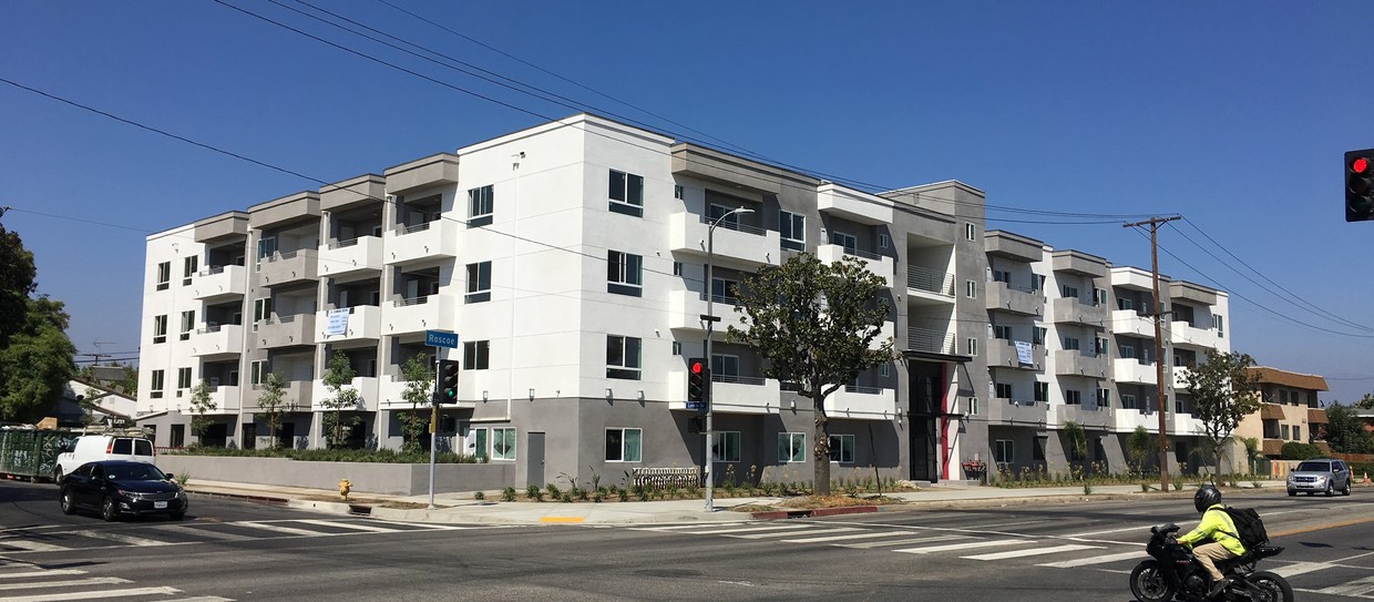 Foto principal - 14333 Roscoe Blvd