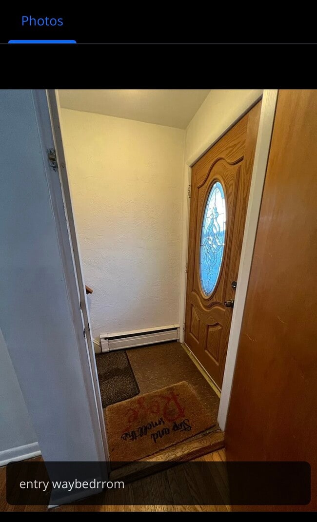 Entryway - 5833 Reach St
