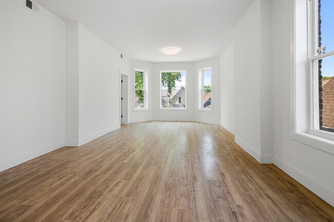 Foto del edificio - 1921 W Summerdale Ave