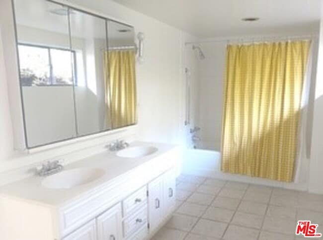 Building Photo - 809 Toulon Dr