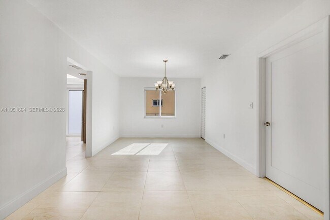 Foto del edificio - 2045 SW 125th Ct