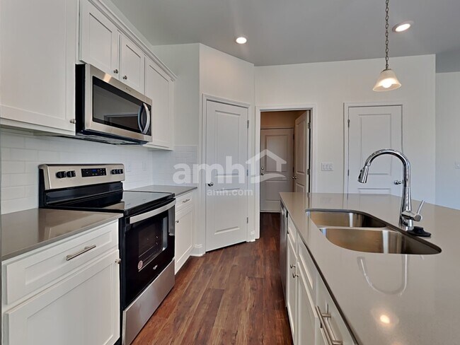 Building Photo - 515 Plumeria Ln