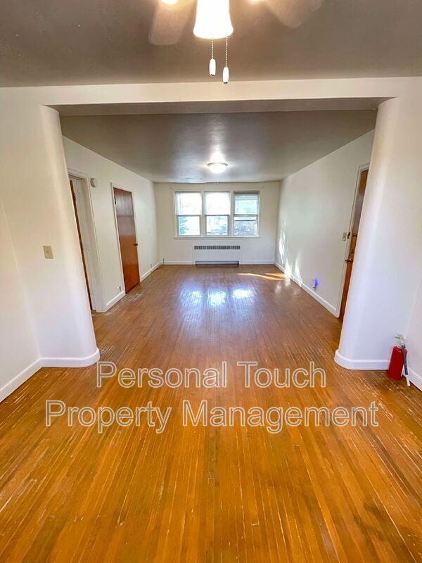 Building Photo - 517 12th Ave N