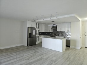 Building Photo - 900 N Lake Shore Dr