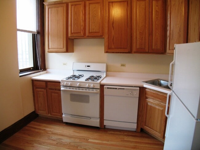 Foto del edificio - 2214 N Kenmore Ave