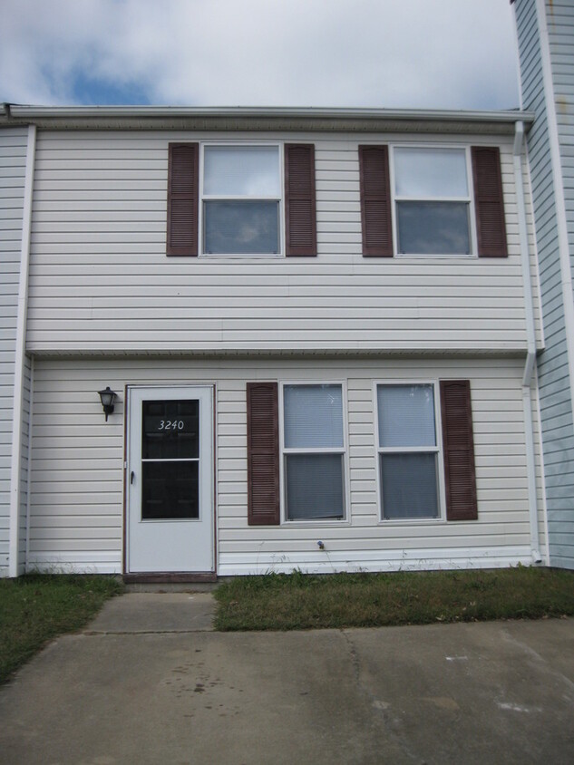 Foto principal - 2BR townhouse in the Western Branch area