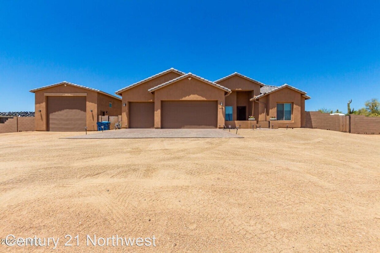 Foto principal - 4 br, 3 bath House - 5420 E Skinner Dr.