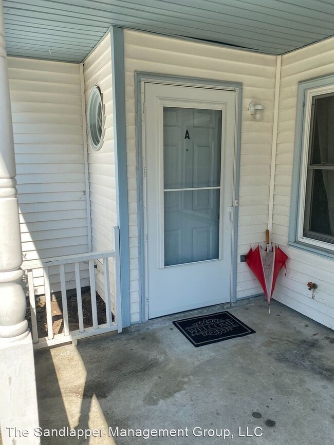 Building Photo - 3 br, 2 bath House - 1214A Meadow Park