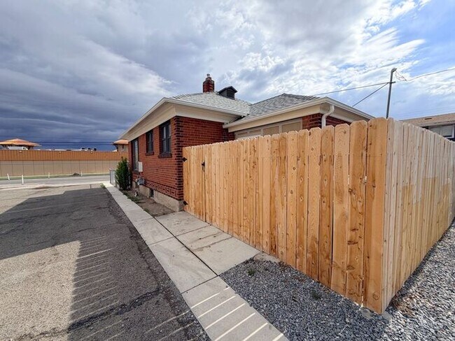 Foto del edificio - Reno Affordable House 3 Bedroom/1 Bath/ 1 Cat Friendly
