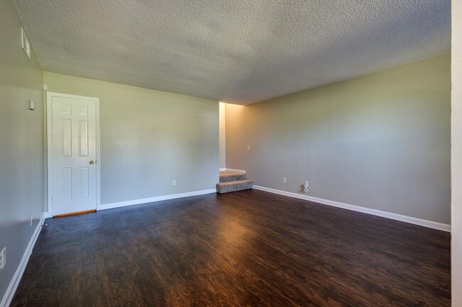 Photo - 1301 Neelys Bend Rd House