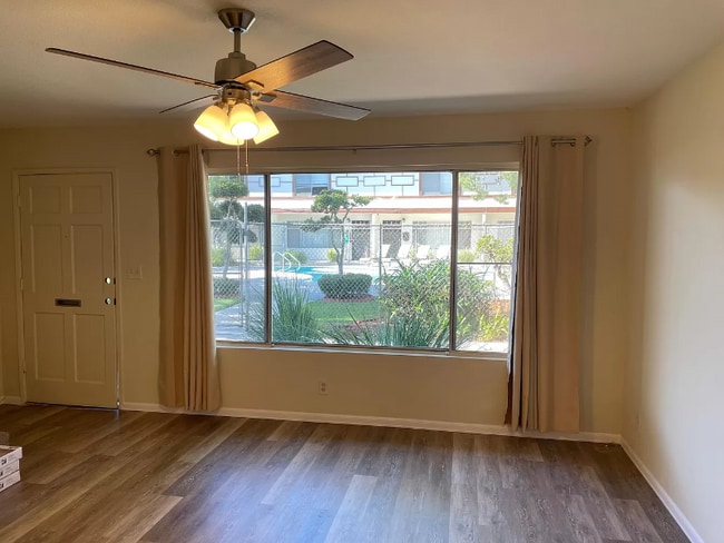 Building Photo - 2977 Mendoza Dr