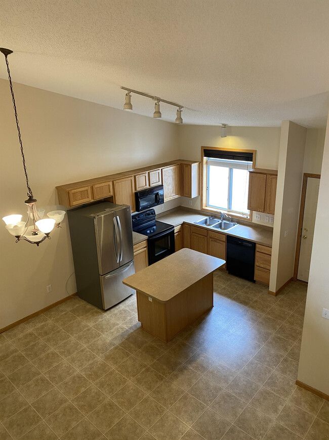 Building Photo - 6846 Gingham Ct