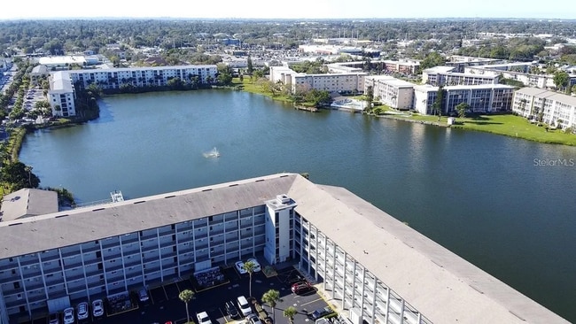 Building Photo - 3122 Lake Bayshore Dr