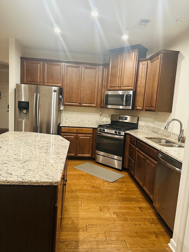 Building Photo - 2048 Oglethorpe Dr