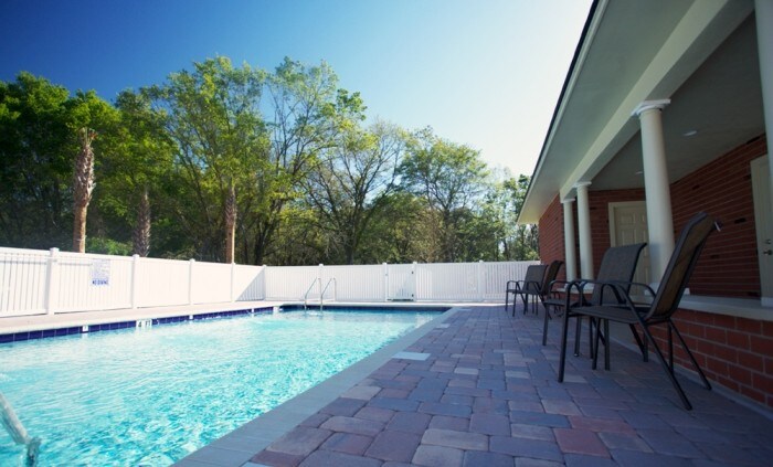 Nuestra piscina en la comunidad cerrada - Grace Manor at Hunters Creek