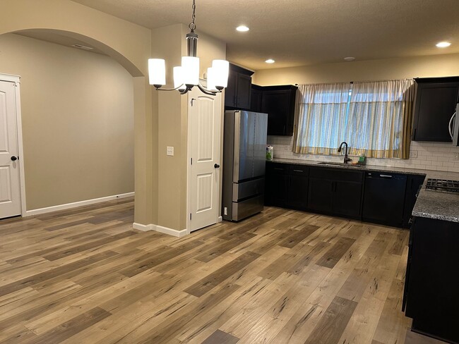 Building Photo - Very Nice 3 Bed 2 Bath Home With Vinyl Plank Flooring in NE Albany