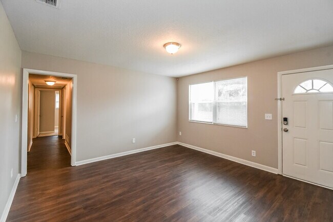 Foto del edificio - 6736 Harlow Blvd