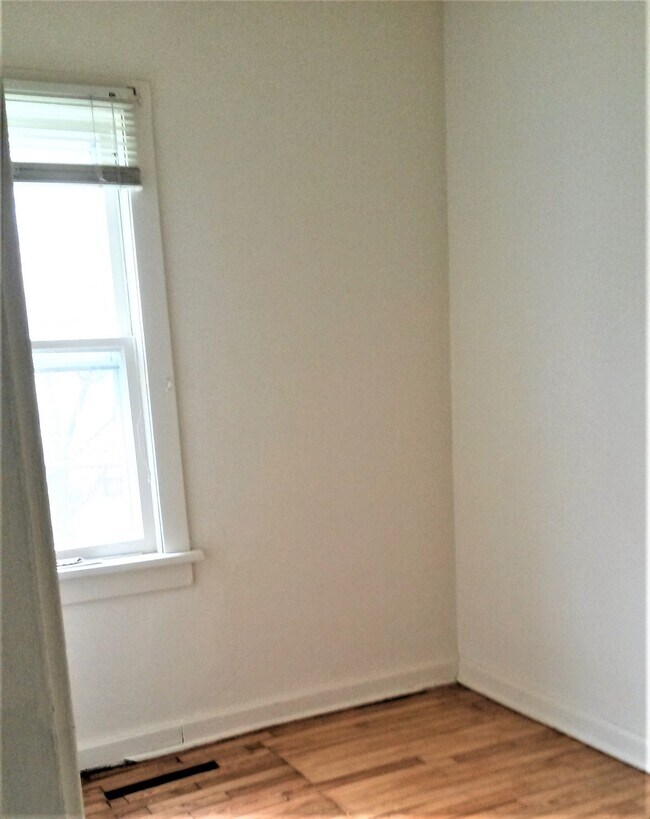 Foto del edificio - 3702 Hillcrest Dr