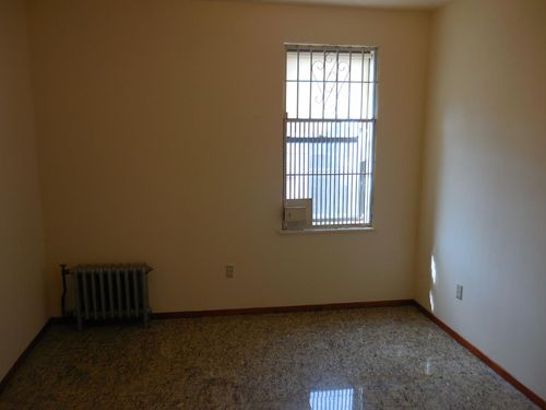 Building Photo - 158 E 107th St