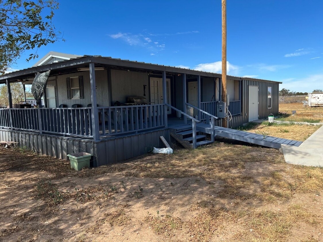 Primary Photo - Furnished Country Living Home
