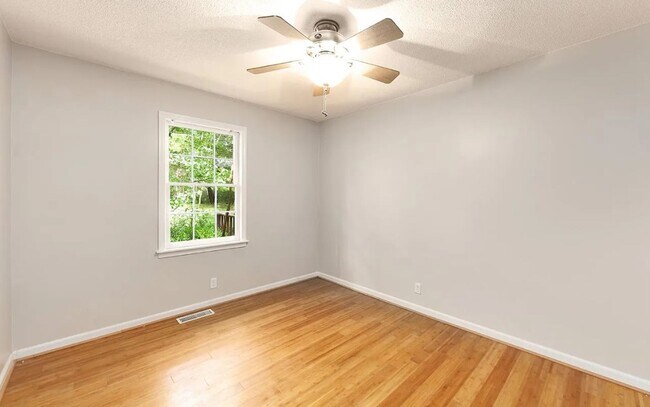 Foto del edificio - 143 Hopper Barker Rd