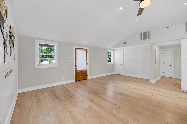 Foto del edificio - Peaceful Retreat Near Folly Beach and Down...