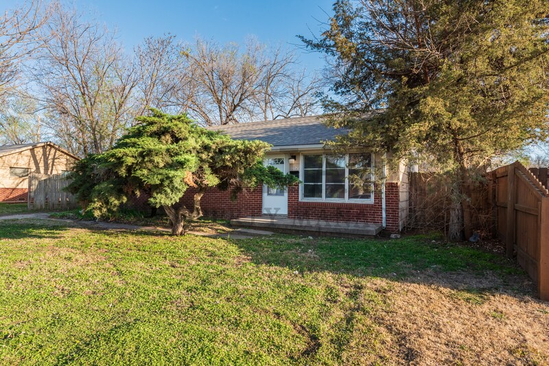 Primary Photo - 1621 E Jump St