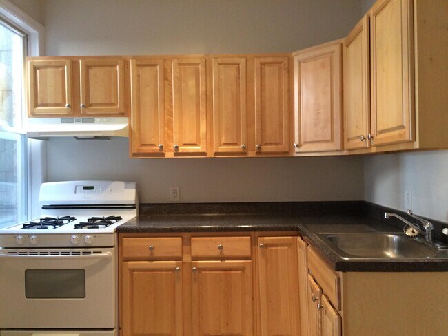 Building Photo - 273 Webster Ave