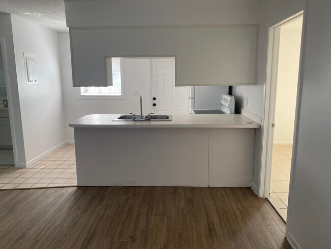 Foto del edificio - 350 NE 25th Ct