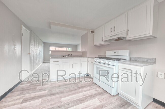 Building Photo - 3632 Cushing Dr